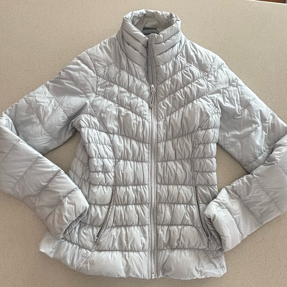 Women light weight goose down jacket